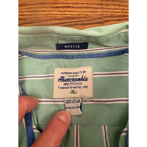 Abercrombie Button Up Mens XL Green Striped Muscle Fit  22" Pit To Pit - Picture 3 of 13